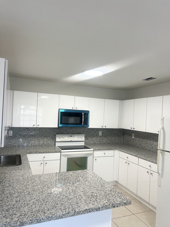 Foto del edificio - 1244 NW 32nd Pl
