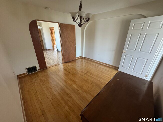 Foto del edificio - 1097 Dixwell Ave