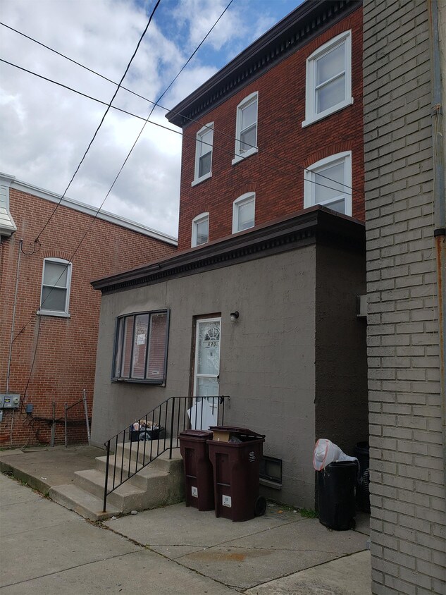Primary Photo - 820 Maryland Ave