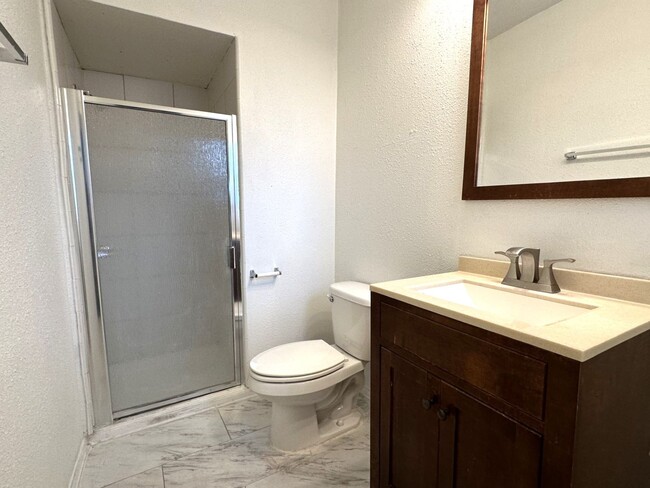 Building Photo - Hillcrest 1-Bedroom Duplex w/Parking and L...