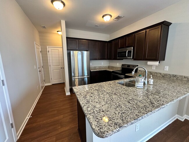 Foto del edificio - Beautiful 3 Bed, 2.5 Bath in Burnside Farm...