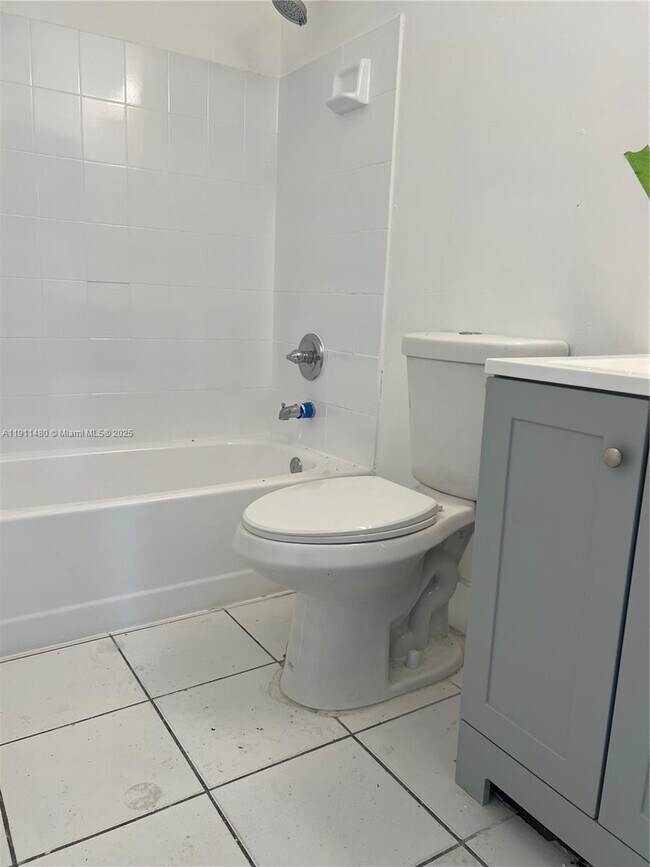 Foto del edificio - 590 NW 65th St