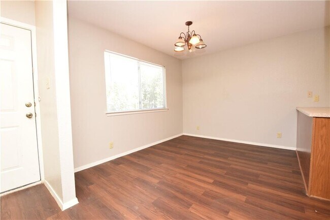 Foto del edificio - 10811 Lanshire Dr