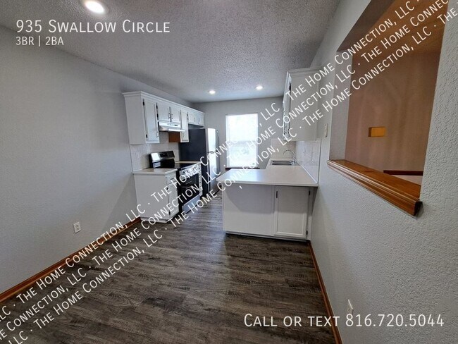 Building Photo - 935 Swallow Cir