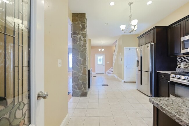 Building Photo - 8 Tacoma St