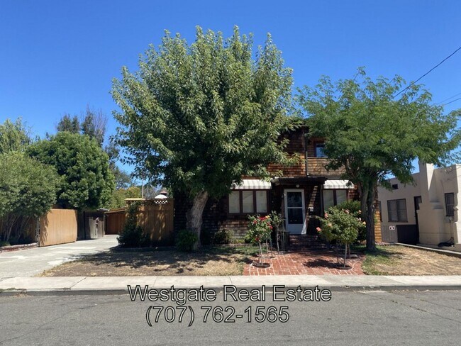 Building Photo - Beautiful West Petaluma 4/3 Home - 514 Bak...