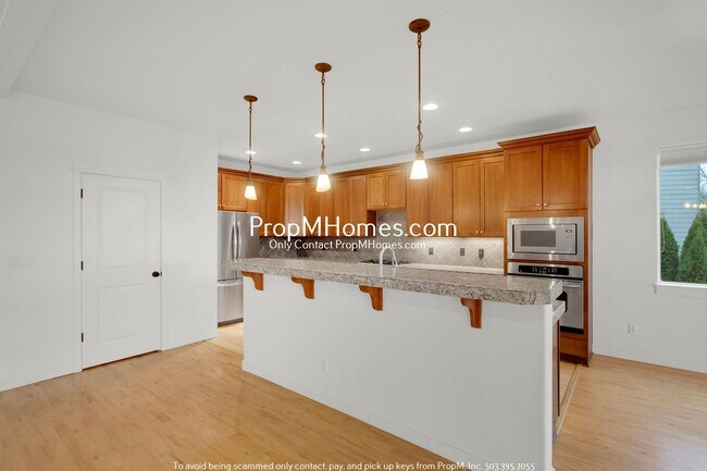 Foto del edificio - Updated Luxury Five Bedroom Home in Happy Valley!