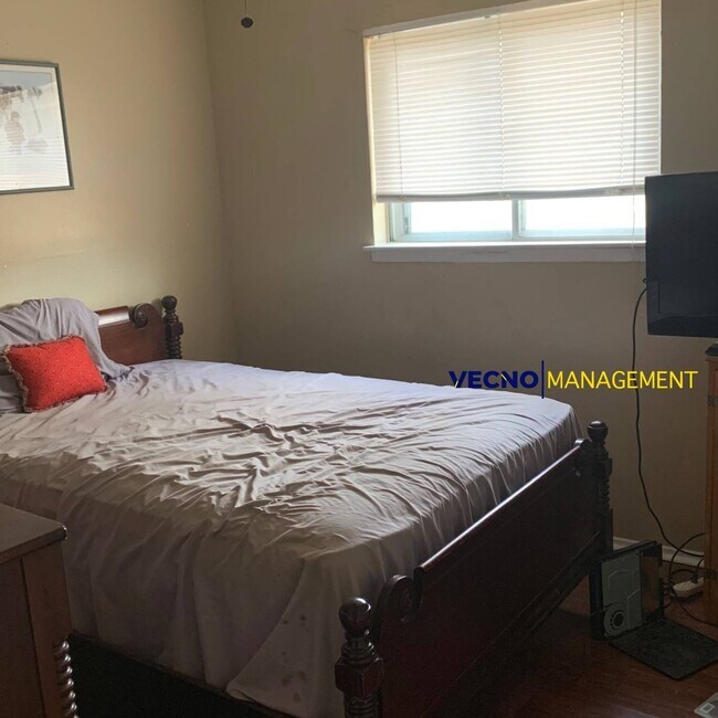 Building Photo - 701 Aviation Ave