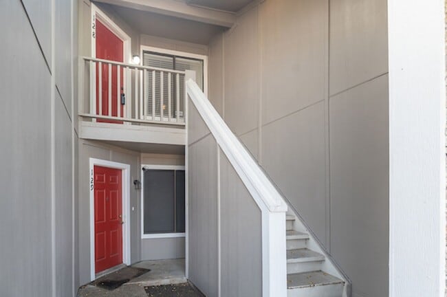 Building Photo - Cozy South East Austin Condo