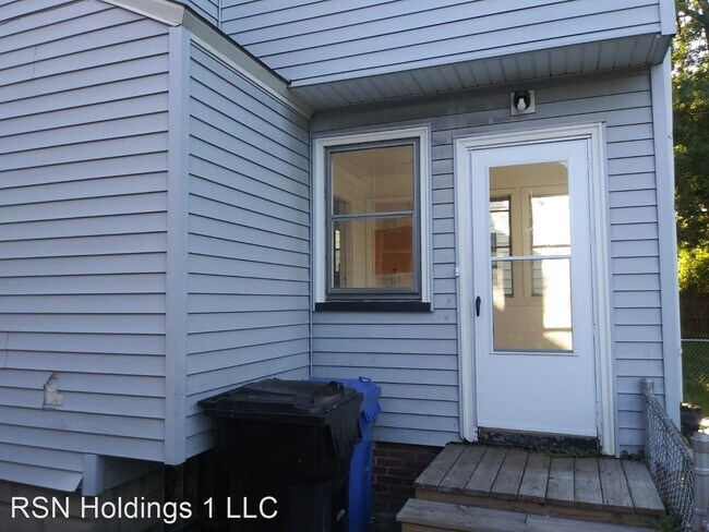 Building Photo - 4 br, 1 bath House - 13902 SHERRY AVE