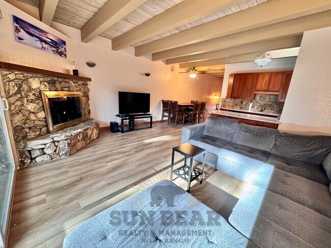 Building Photo - 3 Bedroom in Central Location in Incline! - Dog upon Approval!