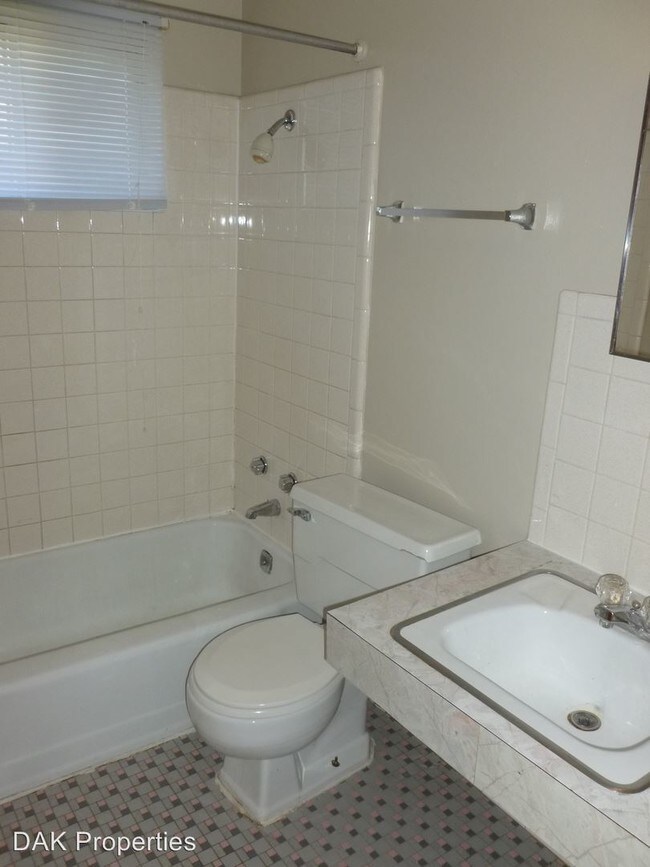 Foto del edificio - 8800 W Silver Spring Dr