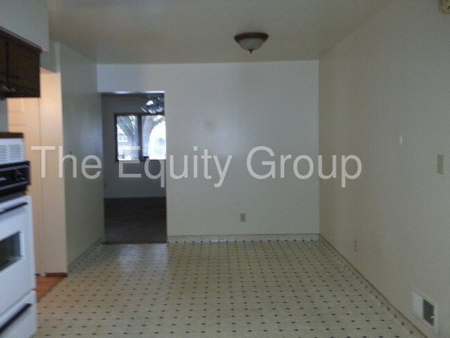 Building Photo - 1634 S Dollner St