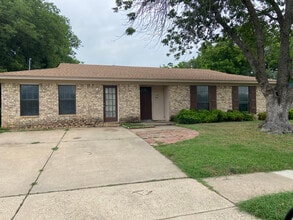 Building Photo - 6049 Highcrest Dr