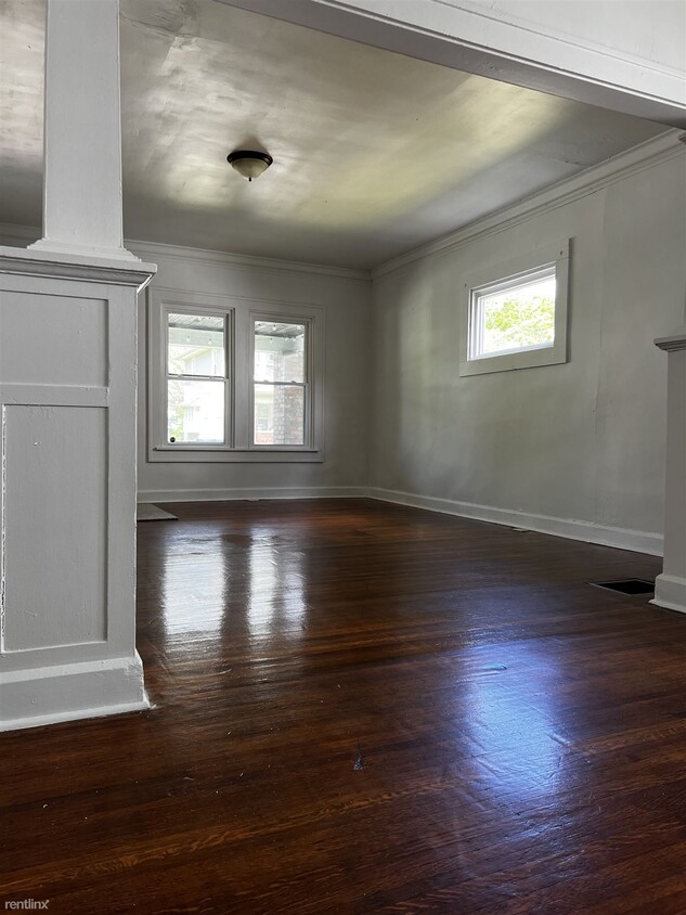 Foto principal - 3 br, 1 bath Duplex - 3127 North Kenwood A...