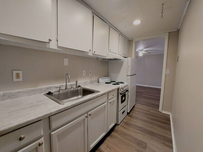 Foto del edificio - 1295 N Holland Pkwy