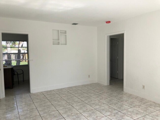 Foto del edificio - 1385 NE 129th St