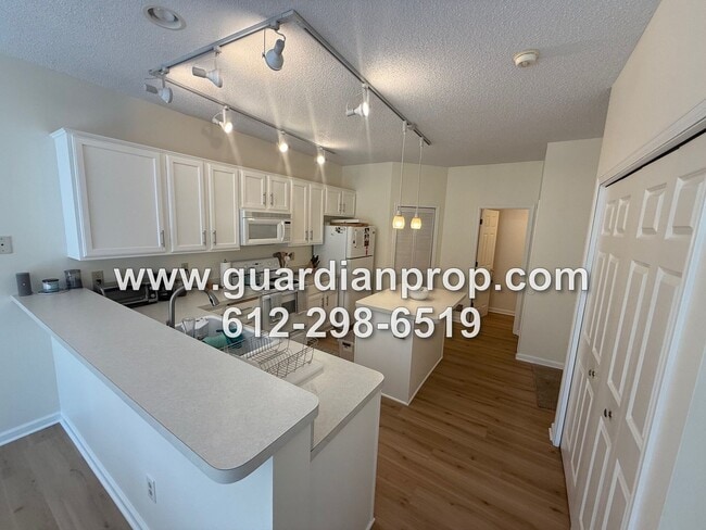 Building Photo - End Unit Townhouse for August, Vaulted Cei...