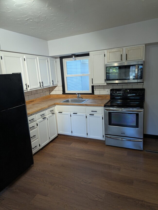 Foto del edificio - 217 1st St W