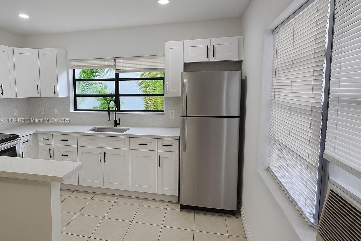 Foto principal - 417 NW 2nd Ave