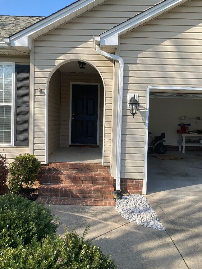 Building Photo - 809 Carole Summey Dr