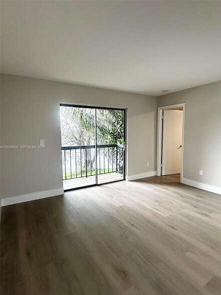 Building Photo - 2540 W 67th Pl