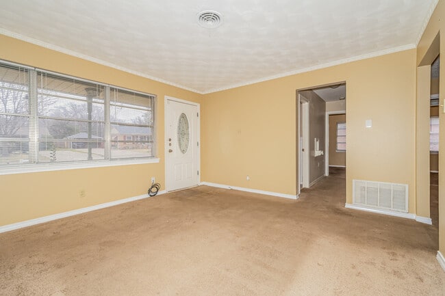 Building Photo - 206 Valencia Dr