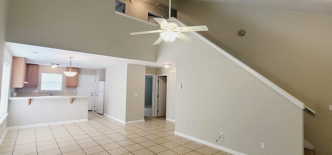 Building Photo - LOVELY 3/3 w/ Washer/Dryer, Vaulted Ceilin...