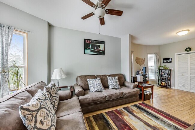 Foto del edificio - 3618 W Dickens Ave