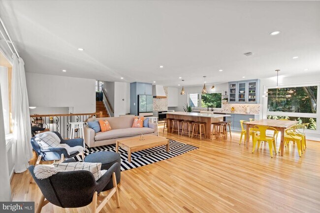 Foto del edificio - 6123 Beech Tree Dr