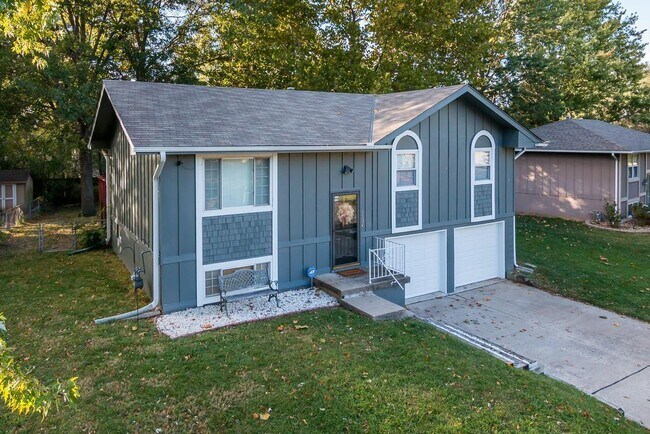 Building Photo - 913 SW Speas Dr