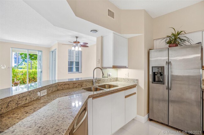 Foto del edificio - 3255 NE 184th St