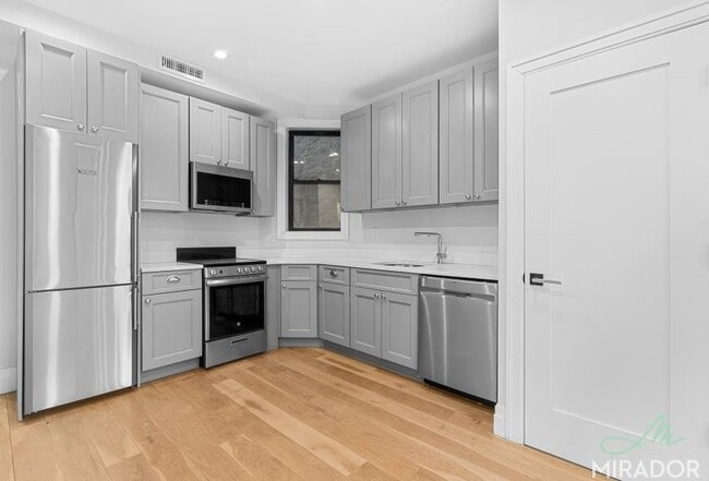 Building Photo - 4 bedroom in NEW YORK NY 10003