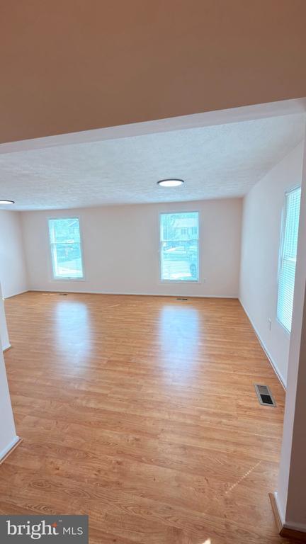 Foto del edificio - 6288 Blue Dart Pl
