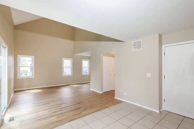 Foto del edificio - 134 Brookwood Ln E