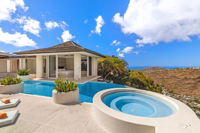 Building Photo - Luxury Architectural Masterpiece w/ Infini...