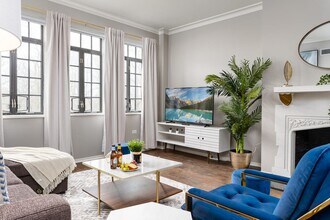 Building Photo - 2211 E 67th St