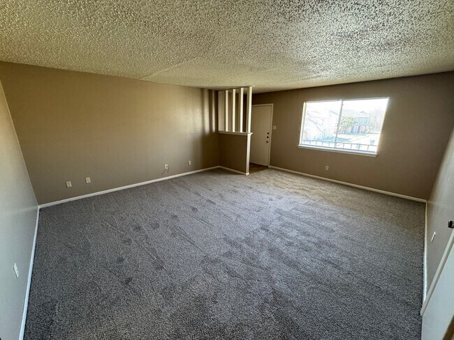 Building Photo - 2202 Hunt Dr