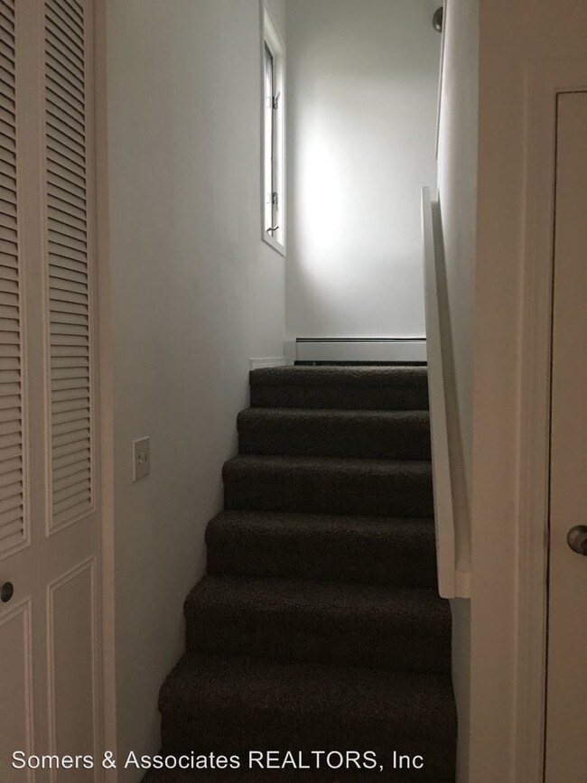 Foto del edificio - 108 Maple Dr