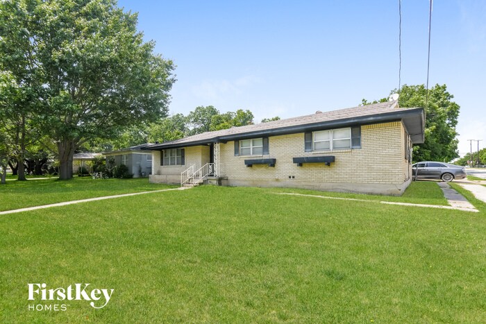 Foto principal - 711 Cozby St N