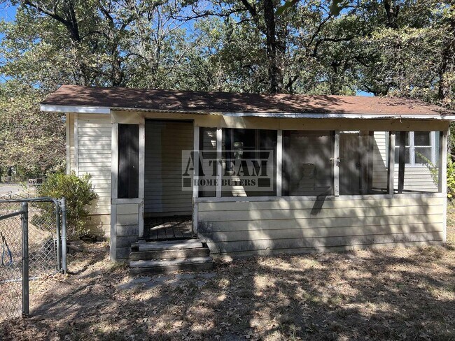Building Photo - Cozy 1 Bedroom 1 Bath Home with Big Yard!