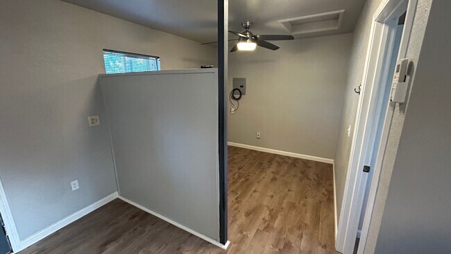 Foto del edificio - 4817 Hansen Ave