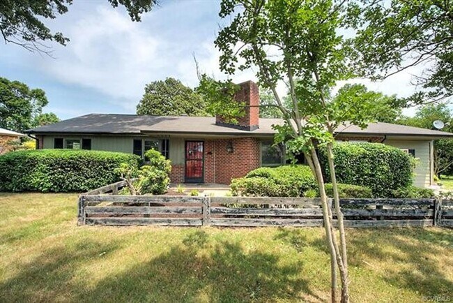 Foto del edificio - Spacious and Updated Home In Mechanicsville