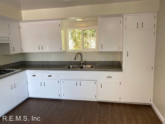 Building Photo - 2605 Carnegie Ln