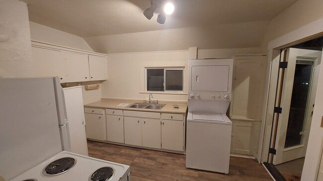 Building Photo - 1512 Maple St