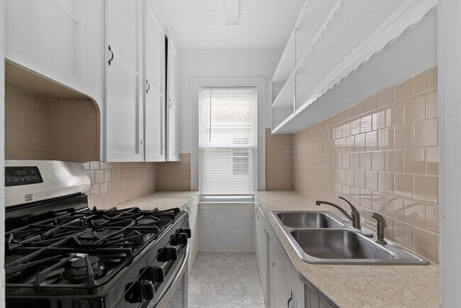 Building Photo - 229 Cory St