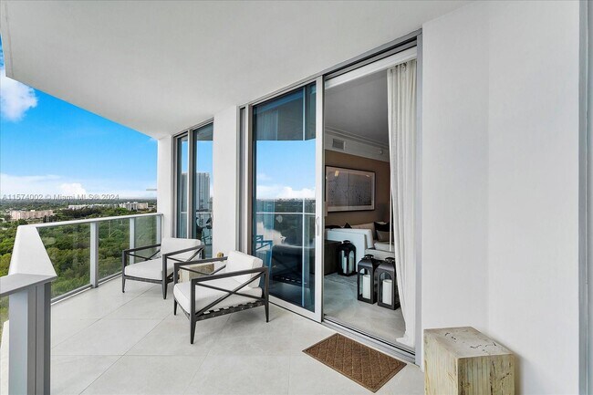 Building Photo - 17111 Biscayne Blvd