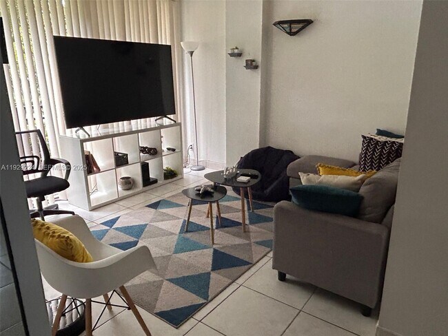 Foto del edificio - 16919 N Bay Rd