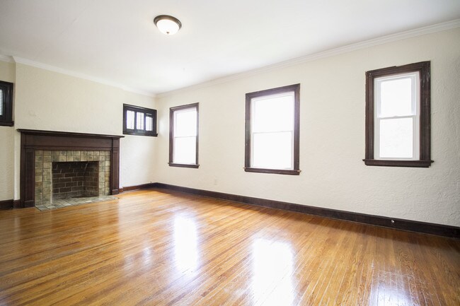 Building Photo - 4159 N Lockwood Ave