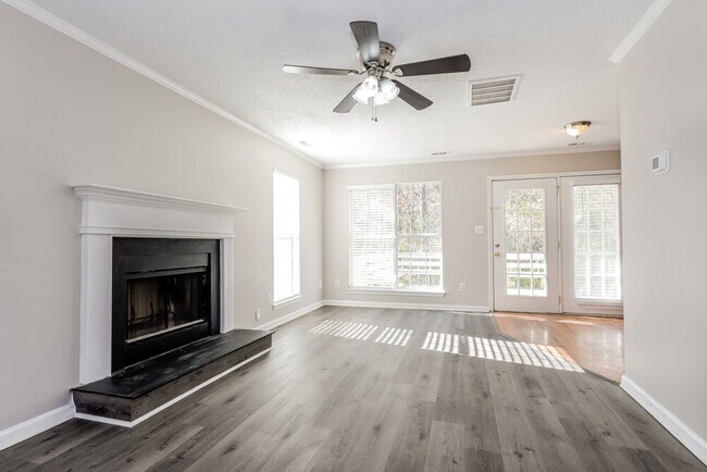 Foto del edificio - 1623 Oak Knoll Ln